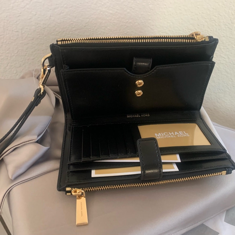Brand New Michael Kors  smartphone wallet !